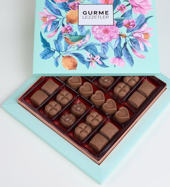 Çiçekli Kutuda 26'lı Palmiye & Kalp Gurme Lezzetler 348g