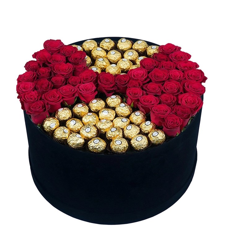 Siyah Kadife Mega Kutuda Kırmızı Güller ve Ferrero Çikolata