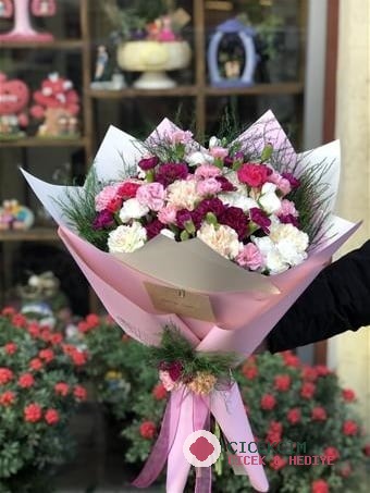 Karışık karanfil buketi