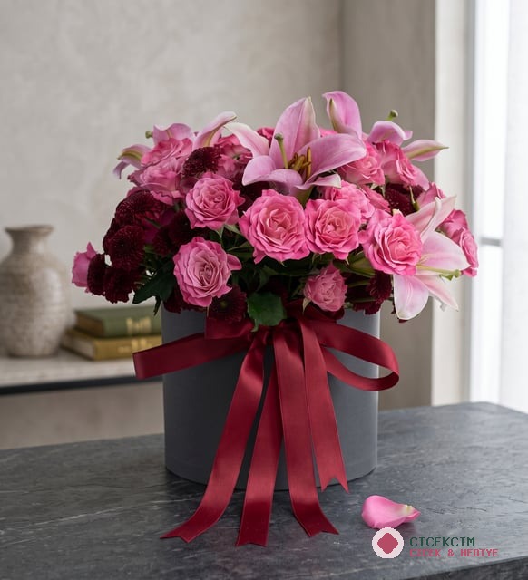 Silindir Kutuda Pembe Lilyum & Gül ve Kasımpatı